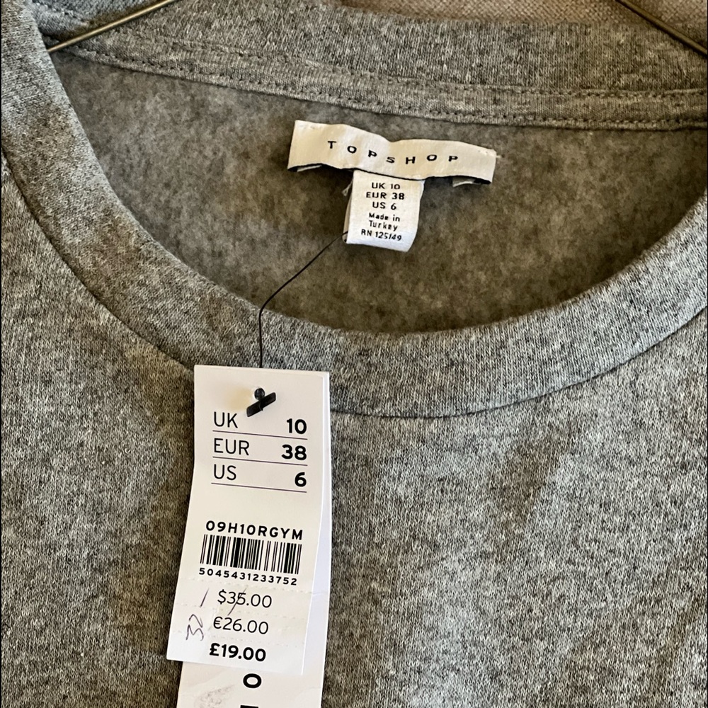 Top Shop (new with original tag). Sweater crop top. Size 6.
